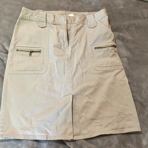 First issue women’s skirt - Picture 1 of 4